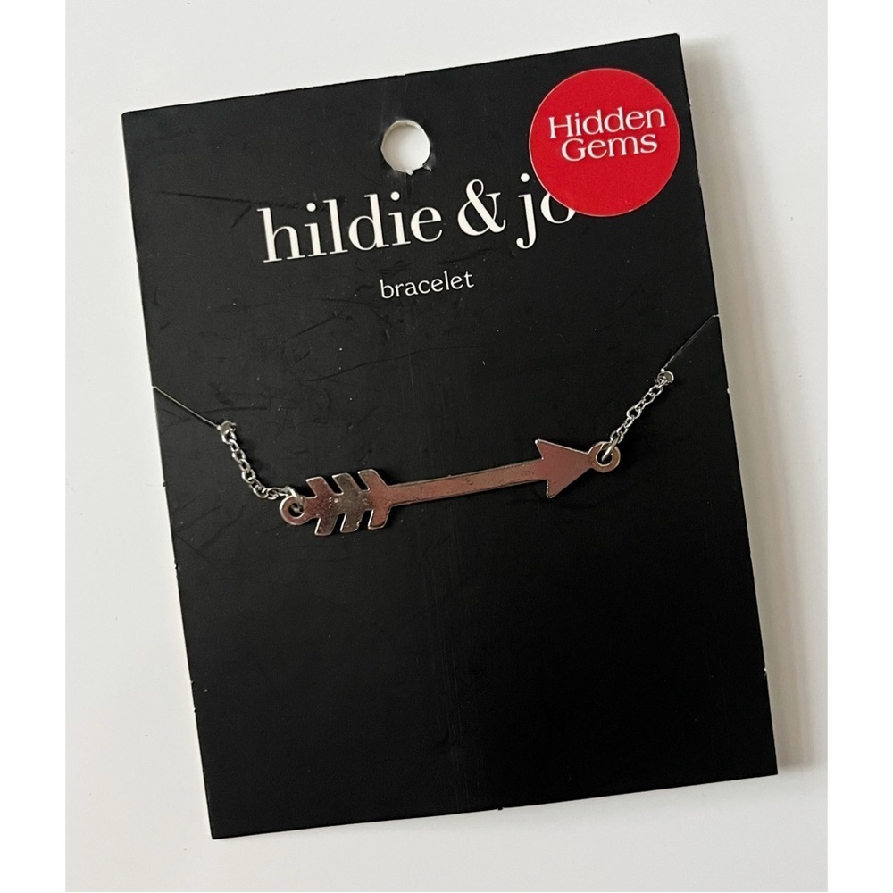 Hildie & Jo • NWT Silver Colored Arrow Bracelet